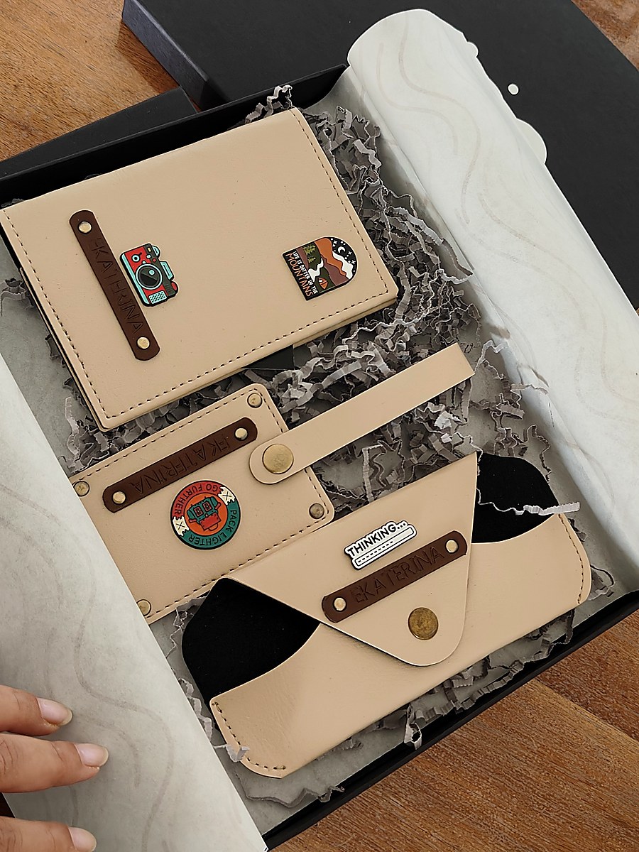 Custom leather accessories gift set